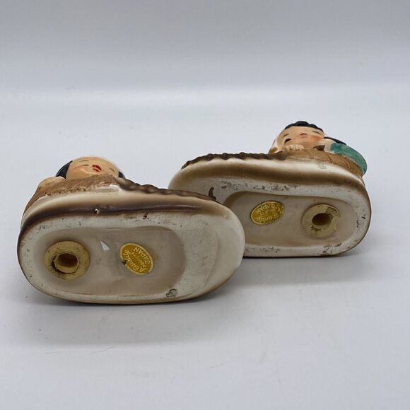 Vintage Japan Native American Children in Moccasins Salt and Pepper Shakers - Picture 5 of 7
